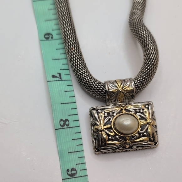 VINTAGE Style Silver Mesh Chain Necklace with Two-Tone Pearl Pendant - Picture 4 of 5